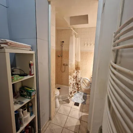 Garibaldi Apartment *