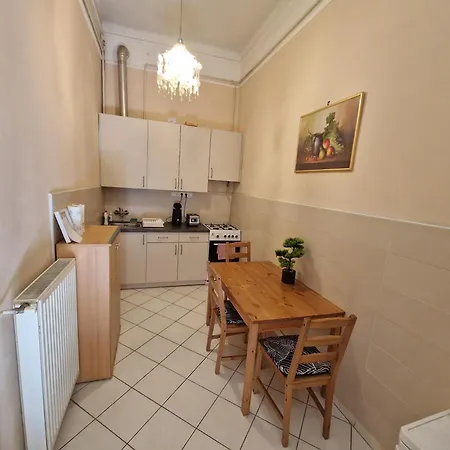 Garibaldi Apartment *